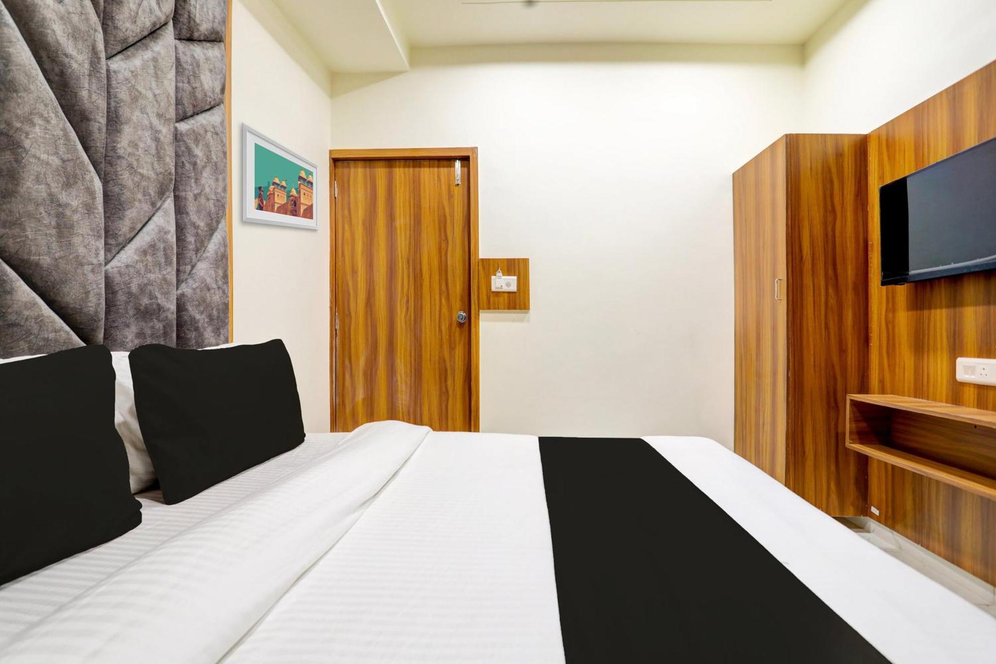 Hotel O Sun Light Ahmedabad Buitenkant foto