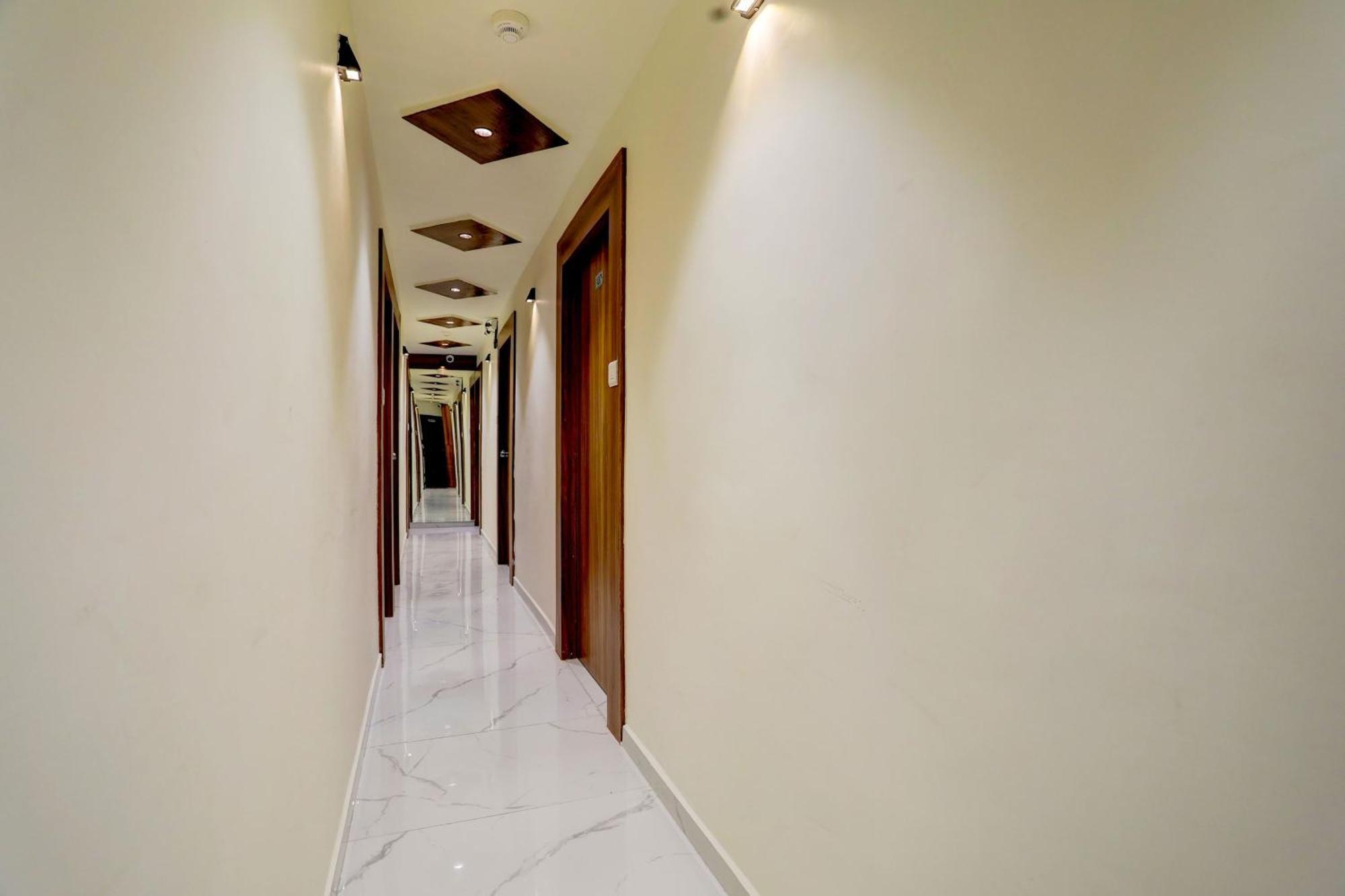 Hotel O Sun Light Ahmedabad Buitenkant foto