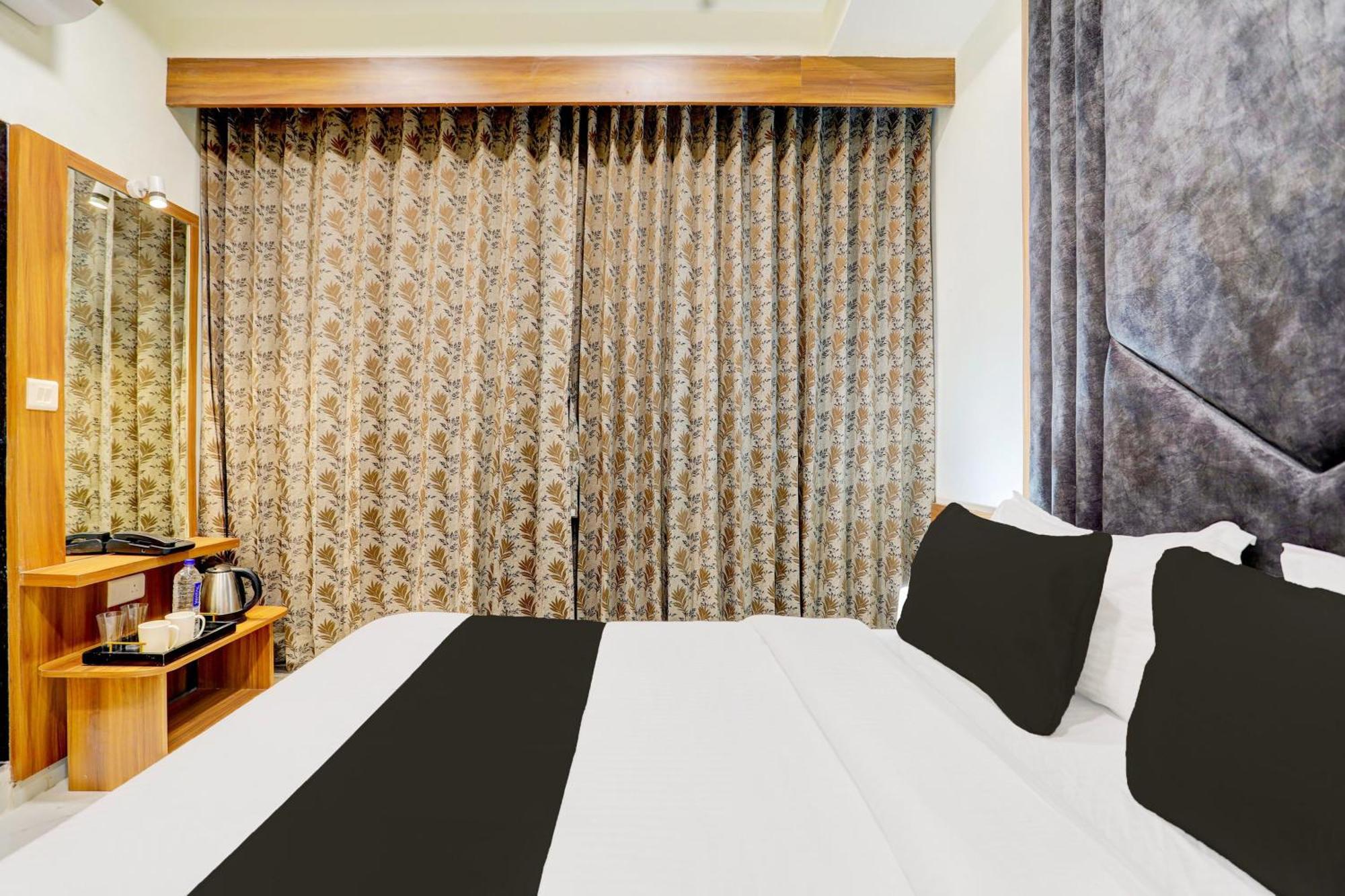 Hotel O Sun Light Ahmedabad Buitenkant foto